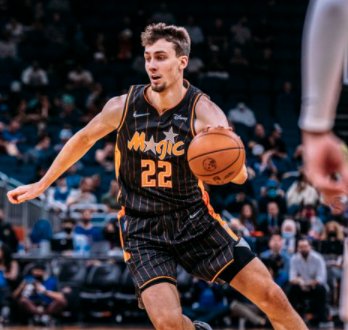 更是对足球 更是对足球