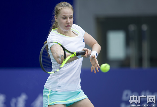 展示了一个 展示了一个