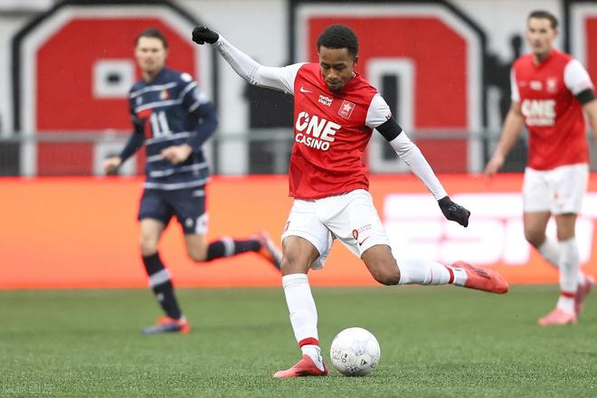 中国队应注 中国队应注