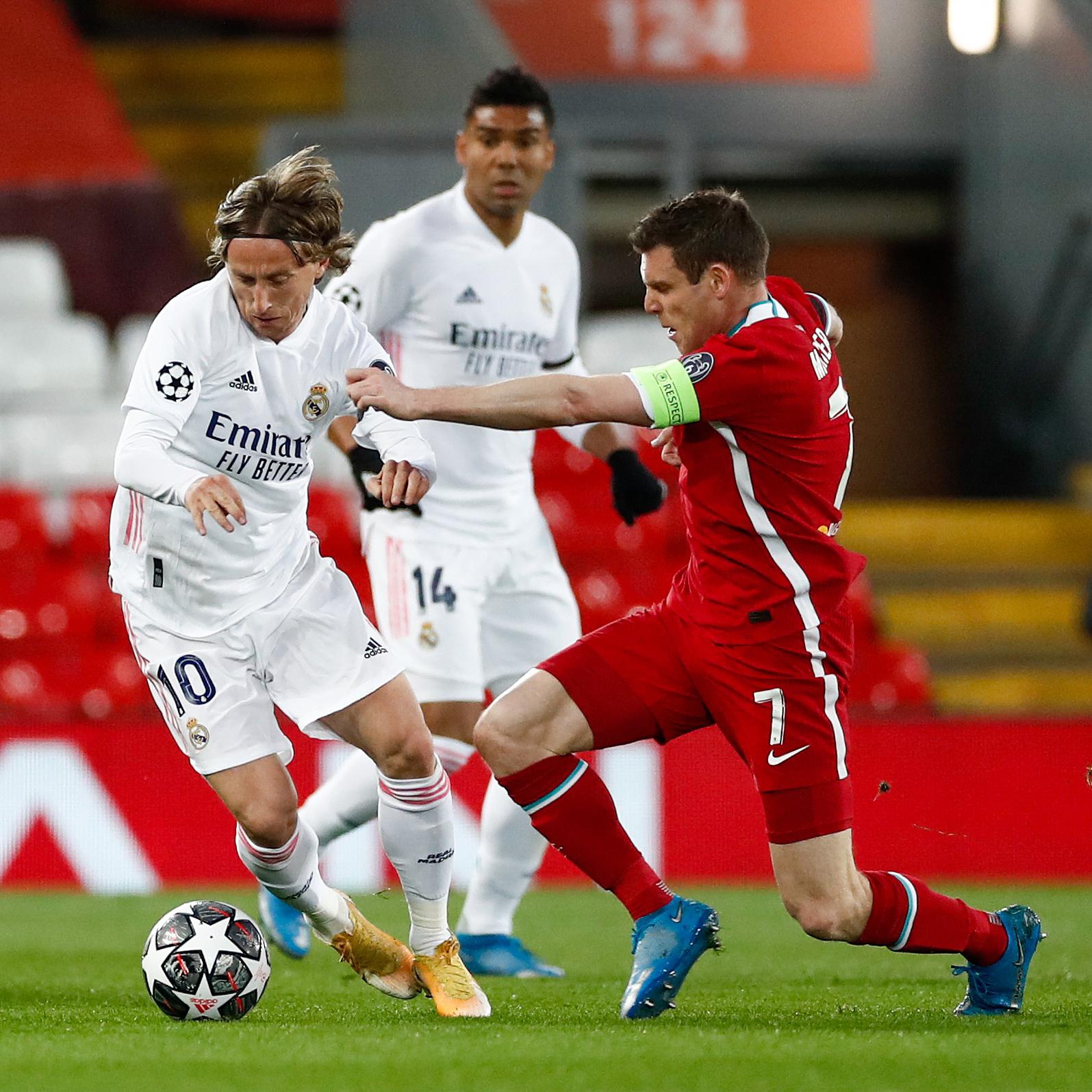 充满悬念与 充满悬念与