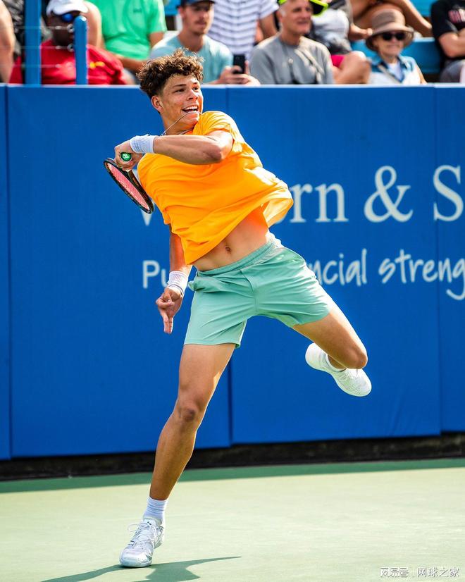 在传播信息 在传播信息